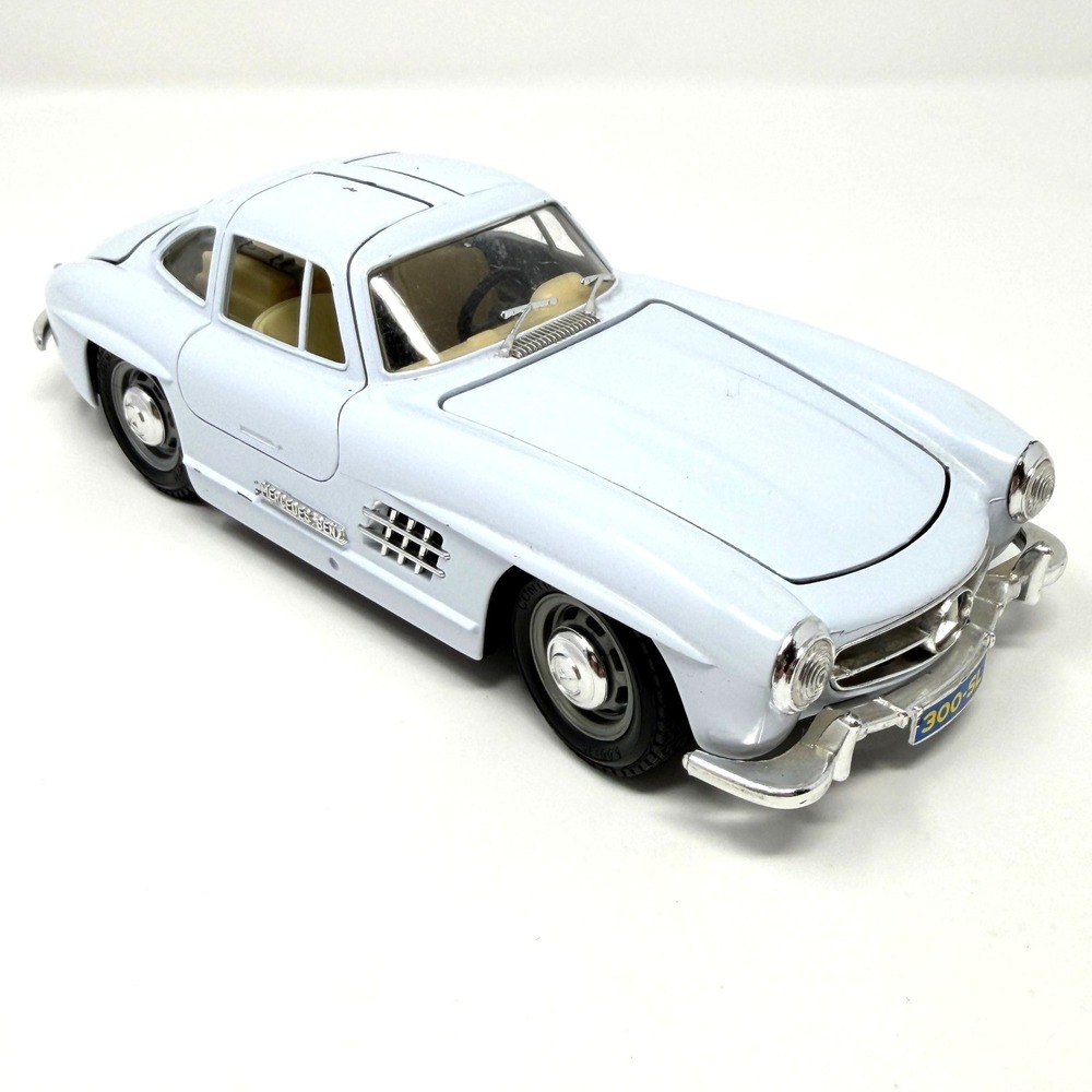 Bburago 1954 Mercedes-Benz 300 SL‎ Gullwing Light Blue 1:24